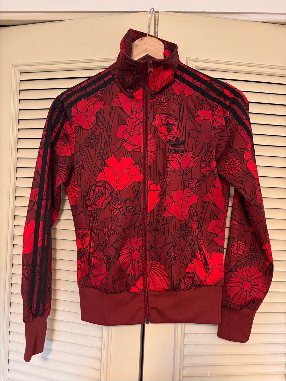 Adidas firebird Women’s Red Floral rose Track Jacket, XS. EUC.